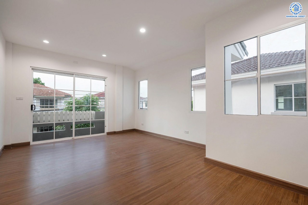 บ้านมือสองตกแต่งใหม่ โครงการ ชลลดา วัดลาดปลาดุก คุณภาพระดับ L&H บนเนื้อที่ 52.5 ตร.ว. พร้อมฟังก์ชัน 3 ห้องนอน 2 ห้องน้ำ จอดรถได้ 1 คัน บนทำเลศักยภาพ เพียง 15 นาทีถึงเซ็นทรัลเวสท์เกต ใกล้รถไฟฟ้าสายสีม่วง "สถานีคลองบางไผ่"